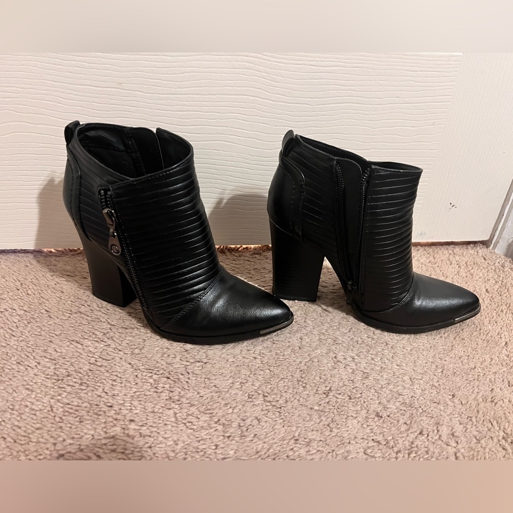 Guess short boots